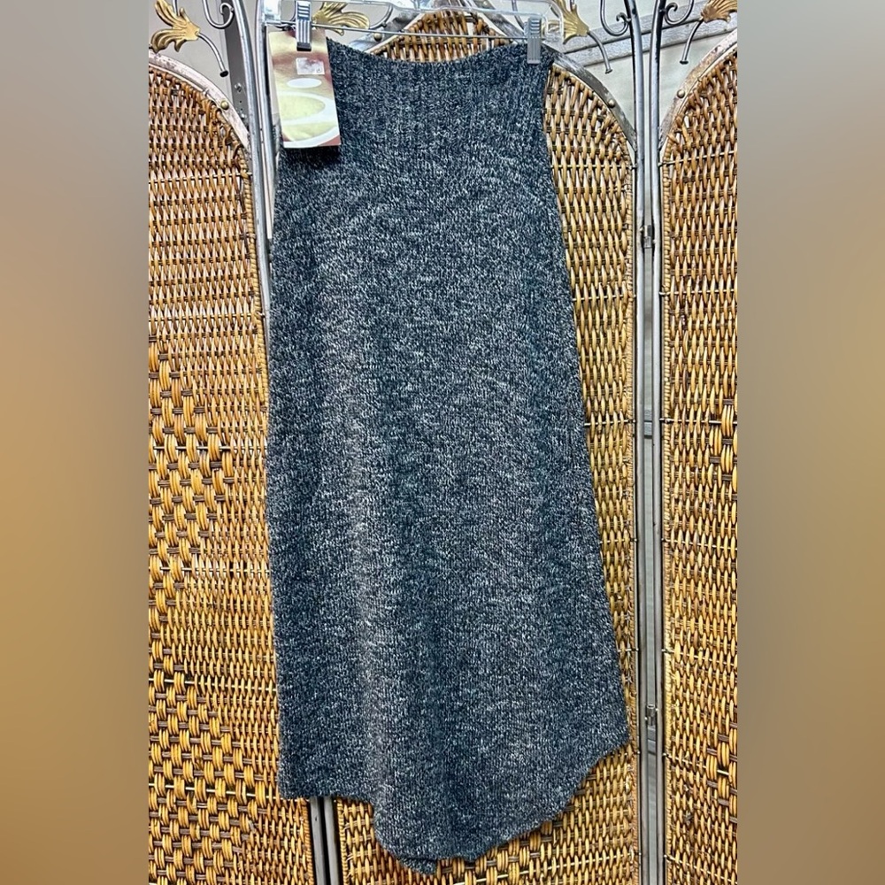 NWT FRETT Dark Gray Sweater Skirt, Sz Medium